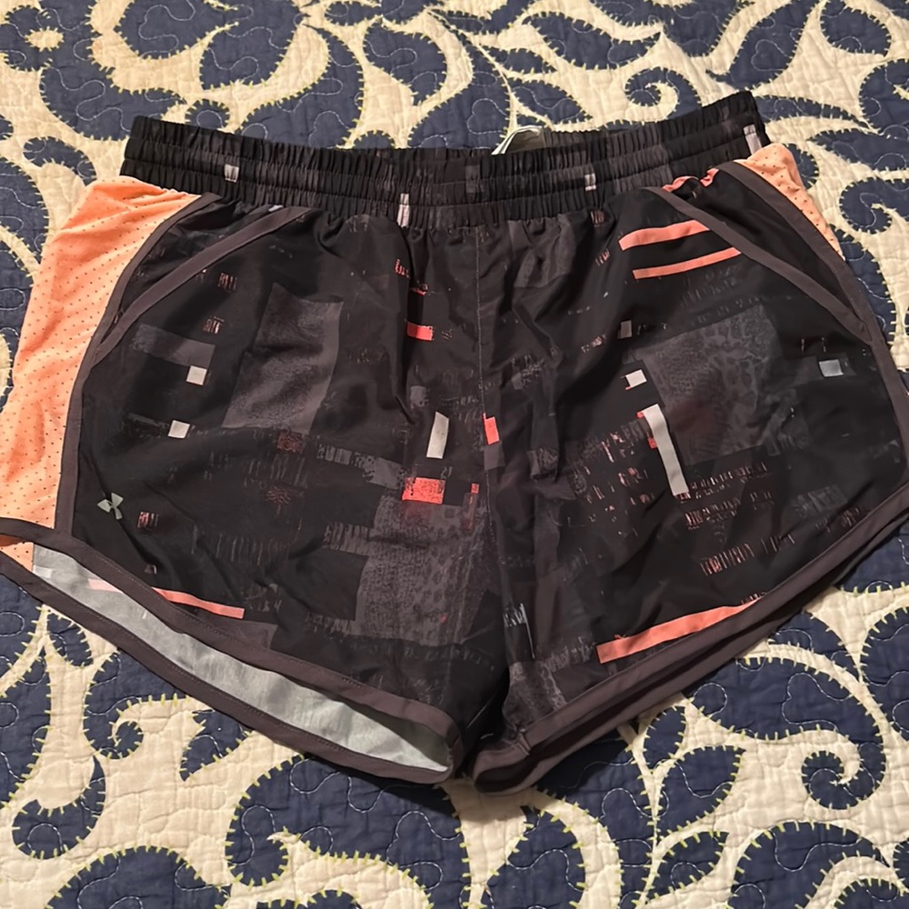 EUC under armor medium shorts, peach/charcoal/silver